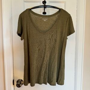 Eileen Fisher Linen Tee in Olive Green (size XS)